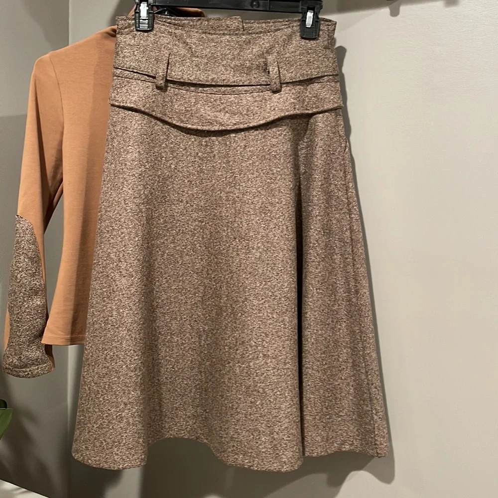 GORGEOUS SET Skirt and Top - Picture 5 of 16